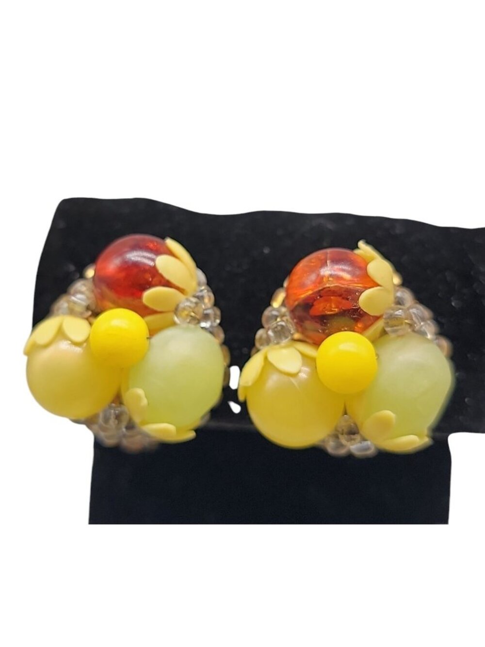 Fruit Salad Clip On Earrings Vintage Lucite Cluster Beads Gold Tone Setting - Picture 3 of 9